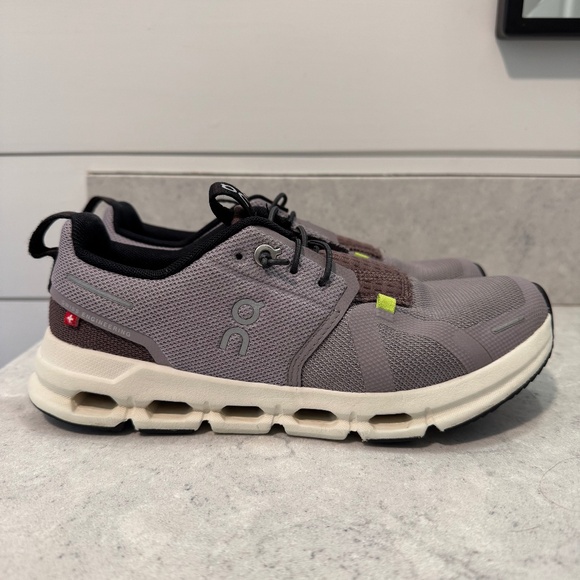 On Kid's Grade School Cloud Sky Shoes - Picture 1 of 8